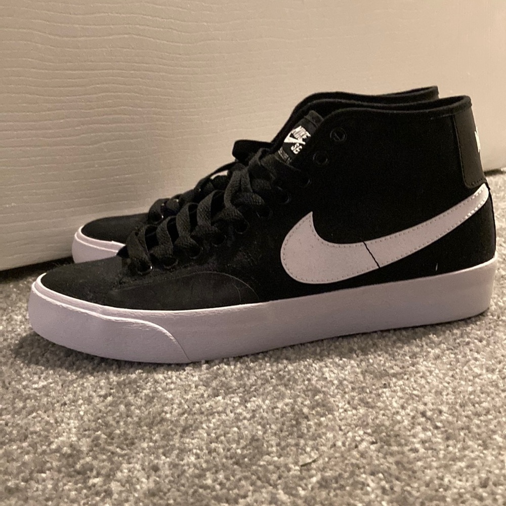 Nike SB Blazer Court Mid